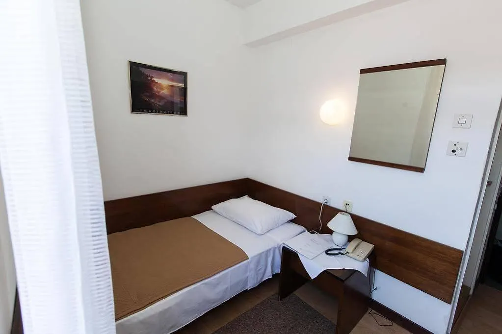 Hotel Zagreb Crikvenica 2*,  Kroatien