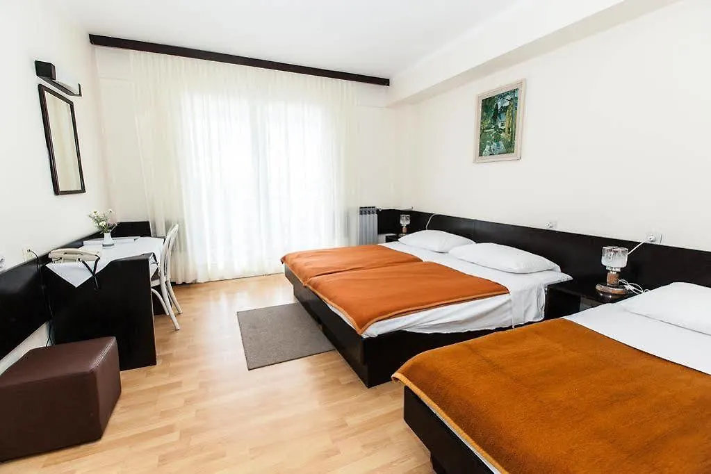 Hotel Zagreb Crikvenica 2*,